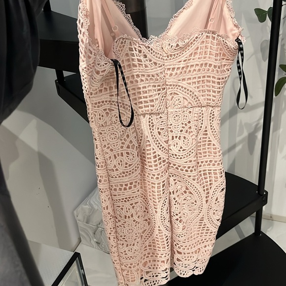Pink lace dress - Picture 3 of 3